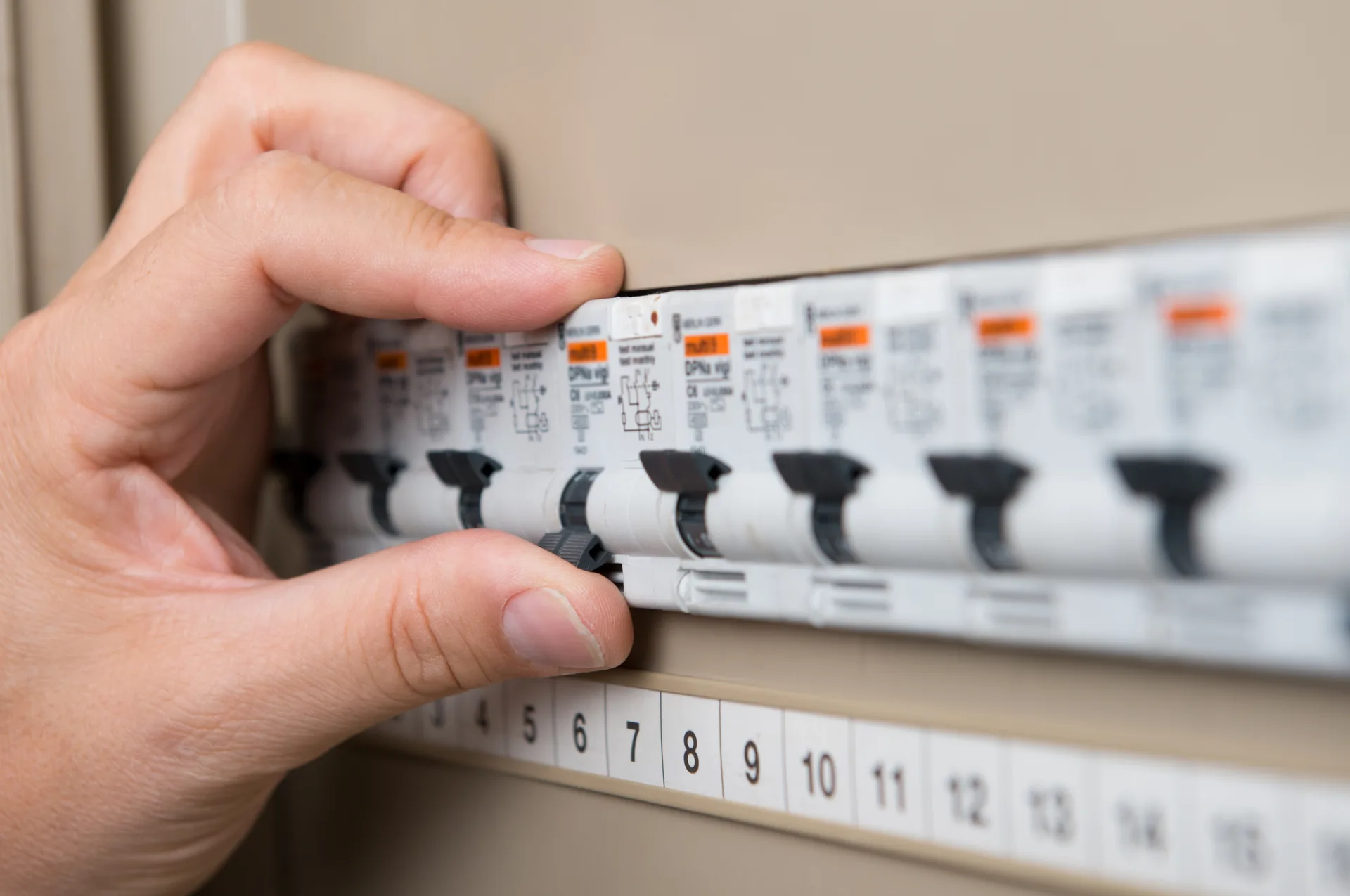 Electrician Forresters Beach, licensed electricians serving Forresters Beach